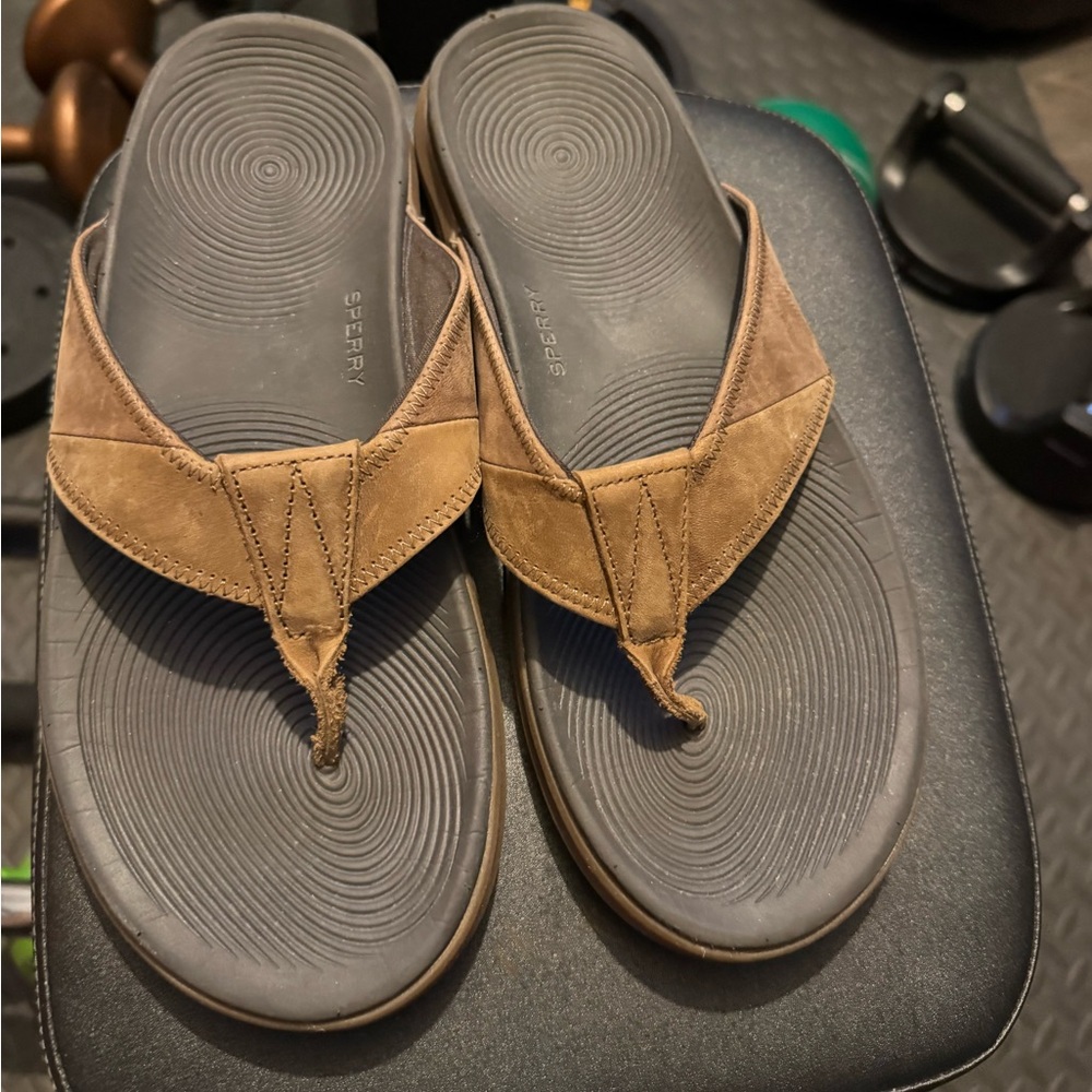 Sperry flip flops men’s size 9